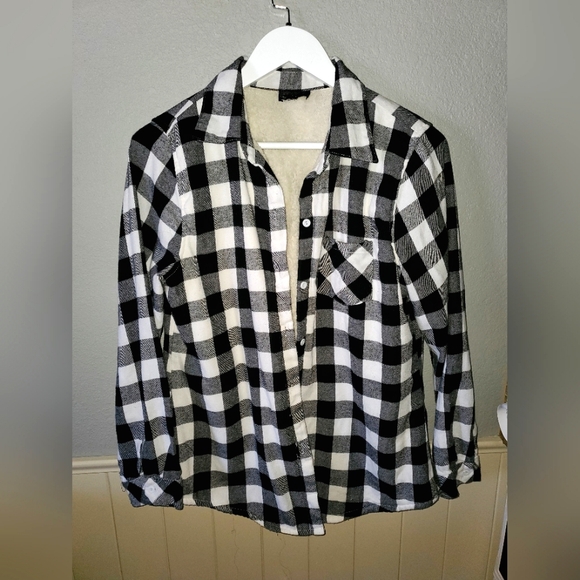 Jackets & Blazers - Long sleeve button down checkered top